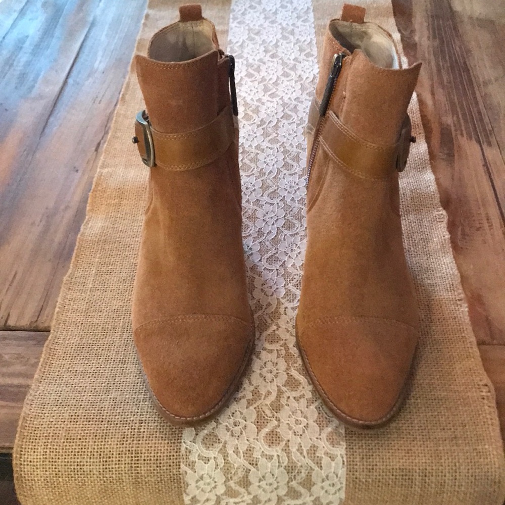 Donald J Pliner ‘Santo’ Tan Suede Bootie 8M NWT